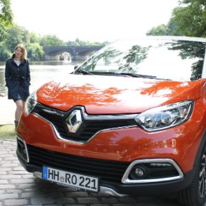 Jennifer Köllen mit dem neuen Renault Captur