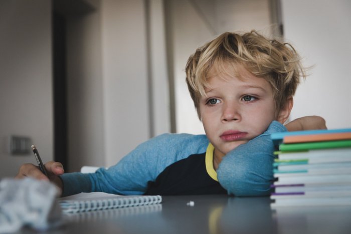 Kinder im Schulstress: Burnout im Kinderzimmer