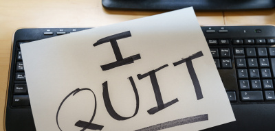 Zettel mit der Aufschrift "I quit" auf einer Tastatur 