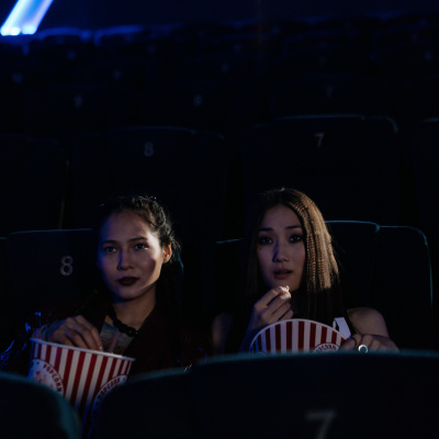 Zwei Frauen im Kino